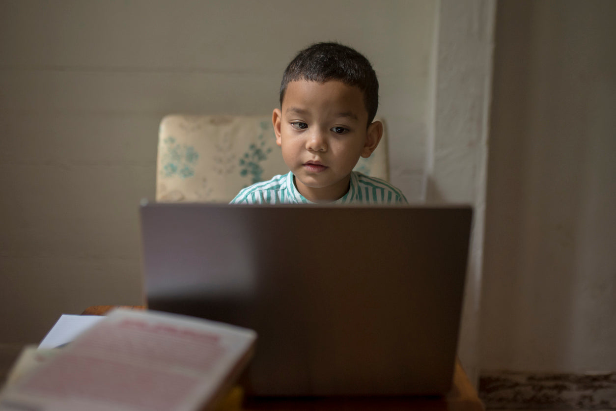 De tekenen van online kinderlokkerij herkennen