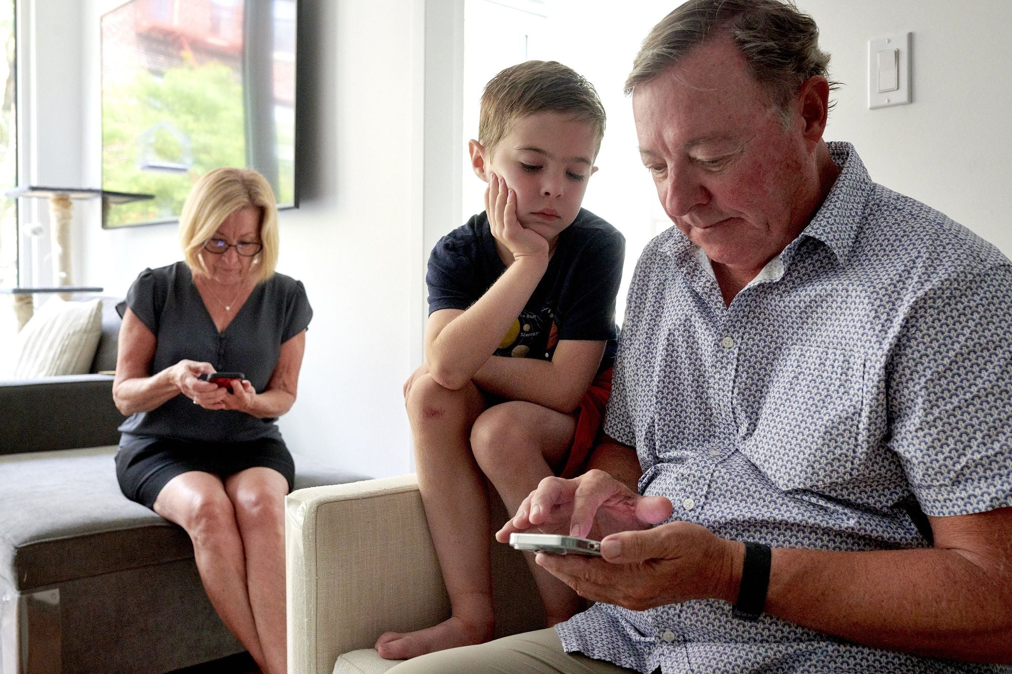 Hvordan skjermvanene dine kan påvirke barnet ditt